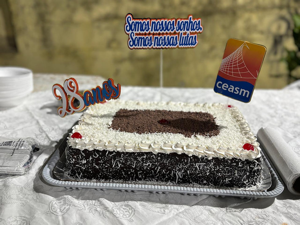 O topo de bolo com nosso lema já é tradicional. Foto: Carolina Vaz.