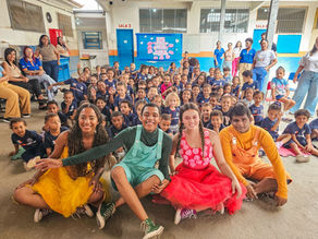 Espetáculo “Clássicos” leva fantasia e literatura a alunos de escolas municipais de Itaboraí