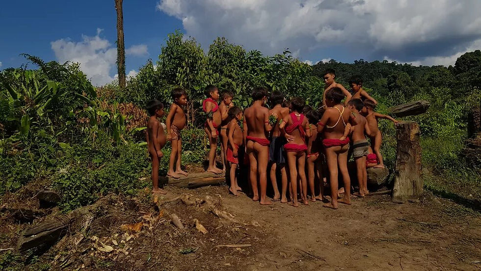 Crianças na comunidade indígena Heweteu II, na Terra Yanomami