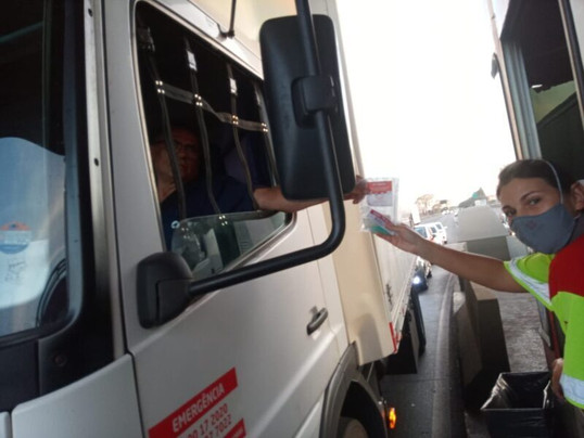 Triunfo Transbrasiliana distribuiu 1.200 kits de saúde durante a Semana Nacional de Trânsito