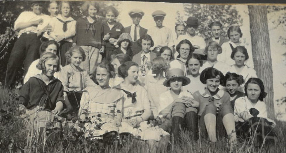 Group of Litchfield High School juniors at their class picnic in 1923