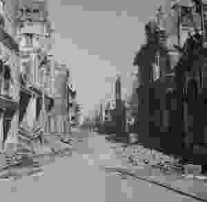 The burned-out Hall Bazaar shopping street after communal riots in Amritsar, Punjab, during the Partition of British India, March 1947 CREDIT: KEYSTONE FEATURES/HULTON ARCHIVE/GETTY IMAGES