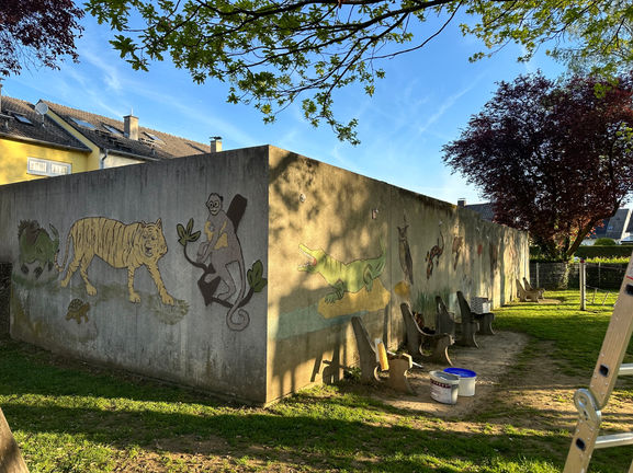Wand am Spielplatz Garagen