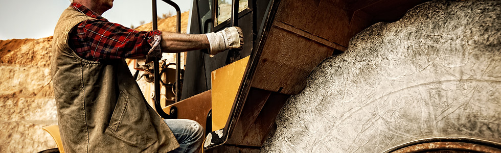 bulldozer-operator-489426663_3869x2579.j