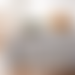 table avec nappe à fleurs