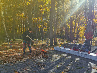 Volunteers of the foundation, together with local residents, organized the Polish military cemetery
