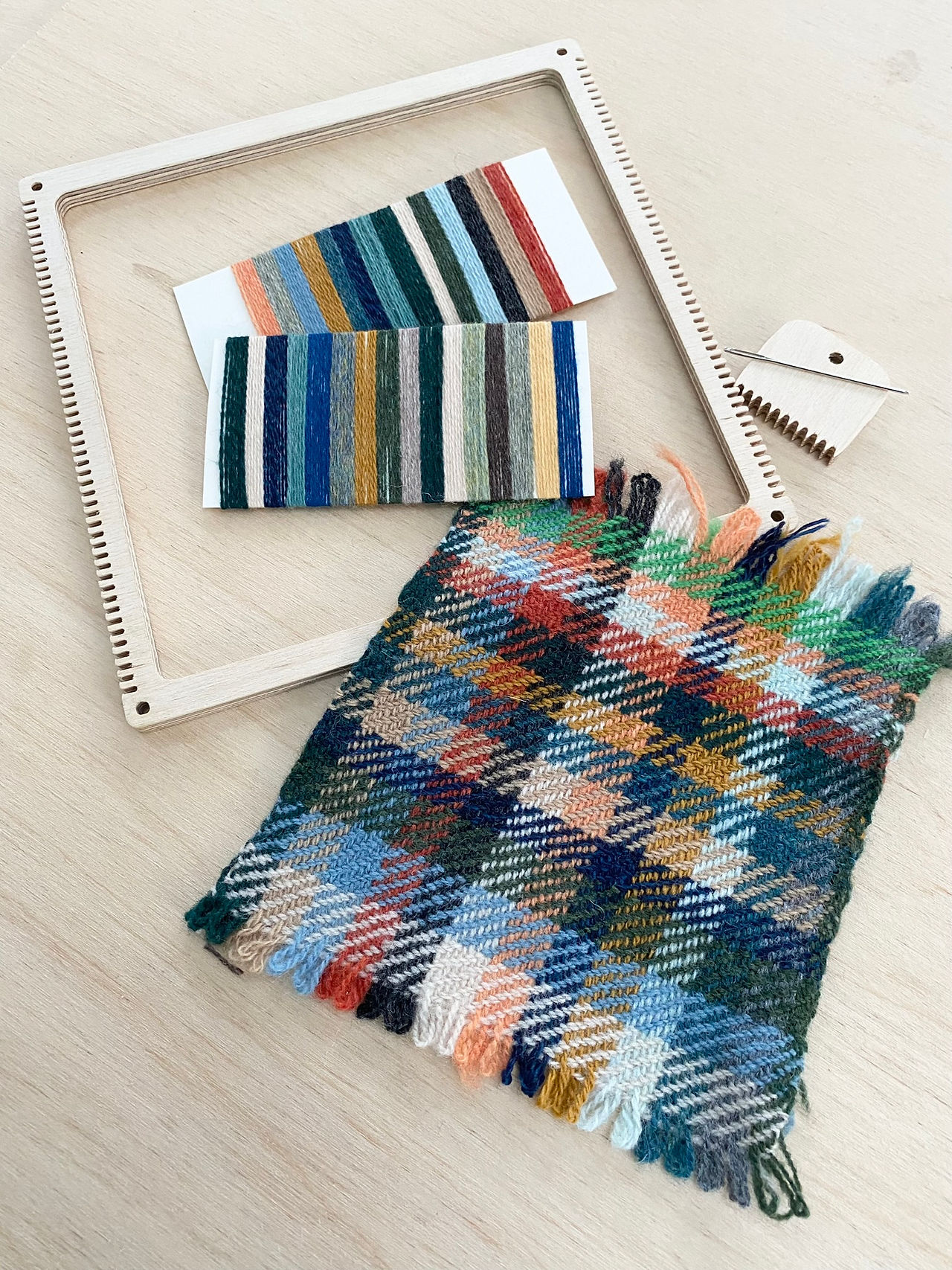 sample weaving using a tabbyandtweed square frame loom
