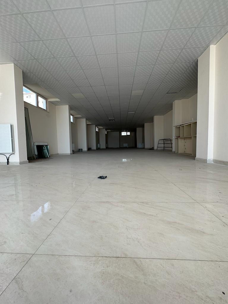 Küçük resim: ANAYOLA CEPHELİ KURUMSAL KİRACILI SATILIK 560 M2 İŞ YERİ