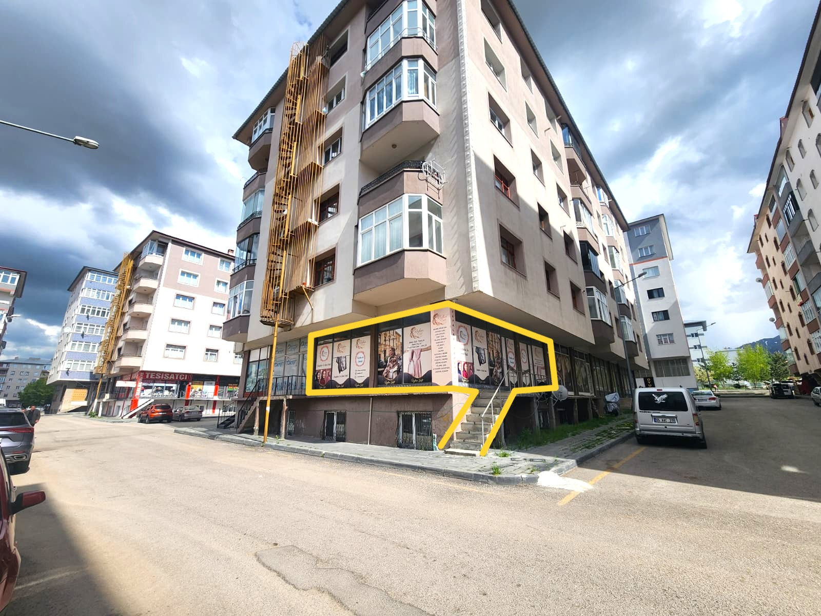 YILDIZKENT'TE SATILIK İŞ YERİ