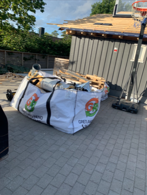 Miniatyrbilde: Henting av fulle 2020 liter Big-Bag storsekker med søppel.