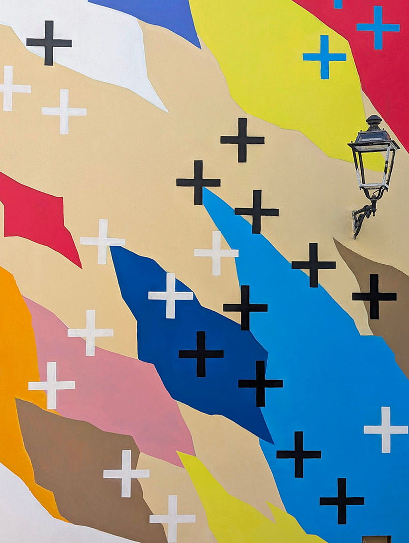 Textures and urban heritage: a detailed shot of UNO's contemporary mural in Salerno, where bold shapes and vibrant color fields meet the aesthetic of a traditional city street lamp.