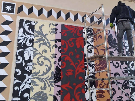Ornato Disegnato 05100” (2021), mural in Terni. Tapestry-like composition with geometric borders and ornamental panels