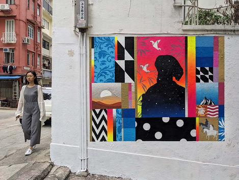 Photo of the mural Polo Stellato by UNO, created for the HKwalls Festival, is a tribute to Marco Polo and his journey from Italy to Asia.
Foto del murale Polo Stellato, realizzato dall'artista UNO per il Festival HKwalls, è un omaggio a Marco Polo e al suo viaggio dall’Italia all’Asia.