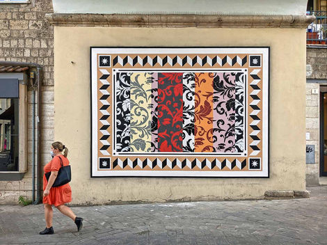 Ornato Disegnato 05100” (2021), mural in Terni. Tapestry-like composition with geometric borders and ornamental panels
