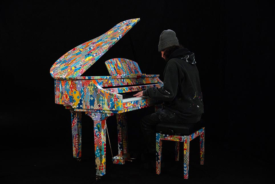 Side view of the /piano_B sculptural object, an artwork by UNO.