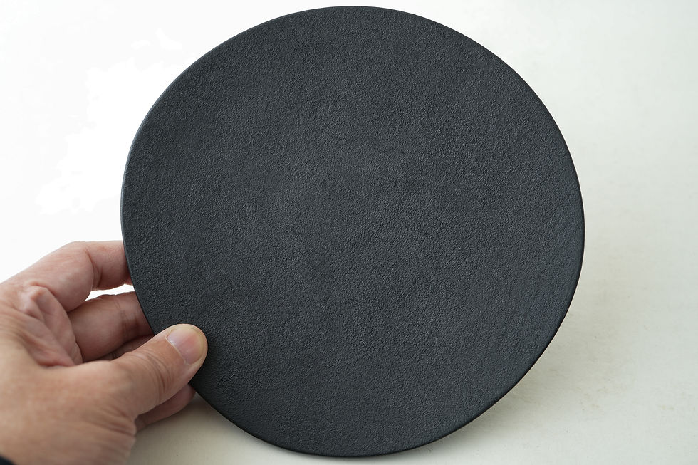 サムネイル： 【木漆工とけし】丸葉皿 黒 ハマセンダン TKS1-23/26/31/37/43/47