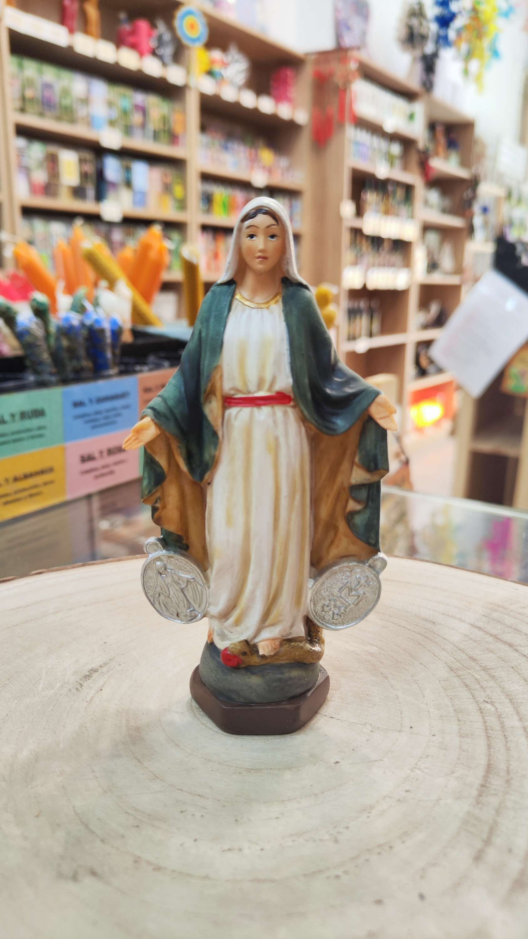 FIGURA LA MILAGROSA 13CM