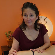 photo entete massage femme enceinte sur table (1)_edited.jpg