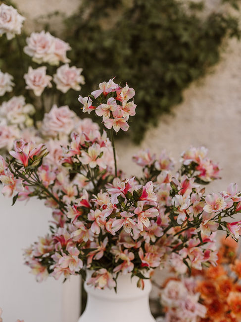 detail photo of wedding flowers