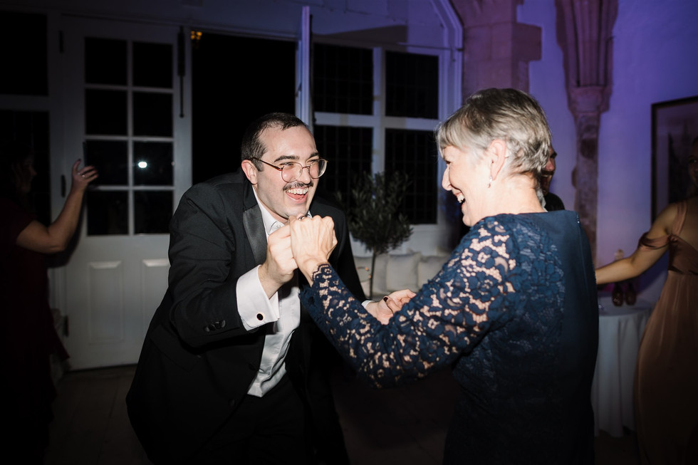 wedding guests dancing