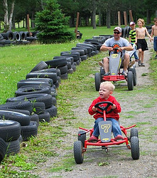 Venez profiter de notre circuit de karts à pédales au camping La Seigneurie à Pabos, une activité dynamique et sécuritaire qu