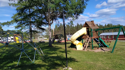 Au camping La Seigneurie à Pabos, nous vous offrons bien plus que du plein air ! Découvrez nos espaces pensés pour petits et