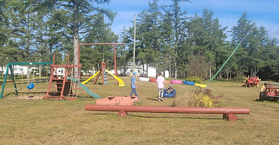 Parc pour enfants du Centre de plein air et Camping La Seigneurie en Gaspésie.