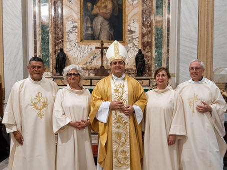 Le quattro accolite della parrocchia con il celebrante