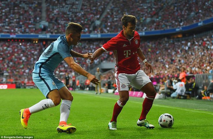 「時間稼ぎ」は英語でなんて言う？　サッカー英語表現と使い方を解説！