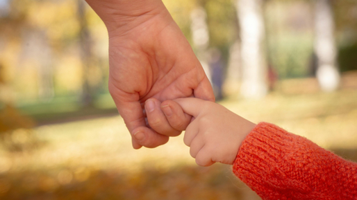 Dad holding Child's finger | Child Custody | Sims & Purzer, PLLC
