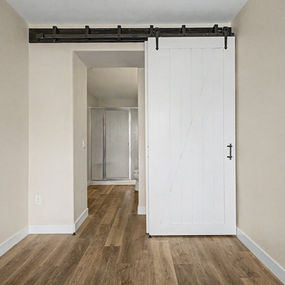 real estate agent for condos for sale near me in North Scottdsale.
