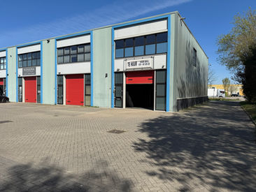 Vooraanzicht Installatieweg 22 in Huizen