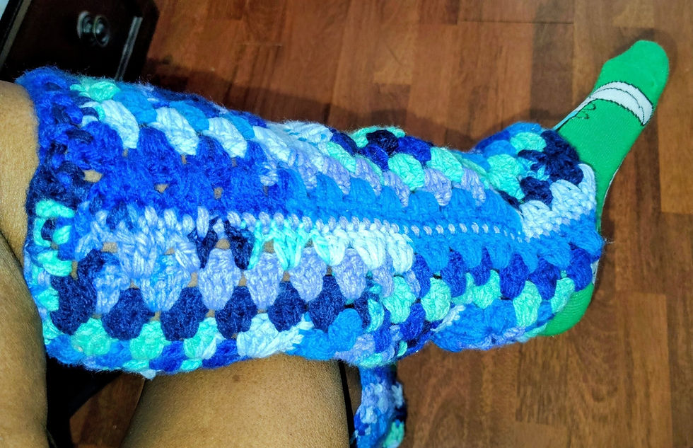 Thumbnail: Granny Glam Leg Warmers Pattern