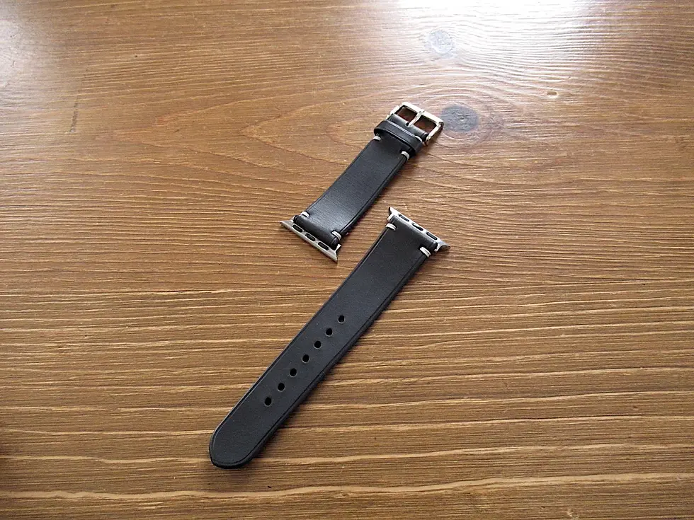 ホーウィン クロムエクセル Apple Watch バンドの黒を置いて