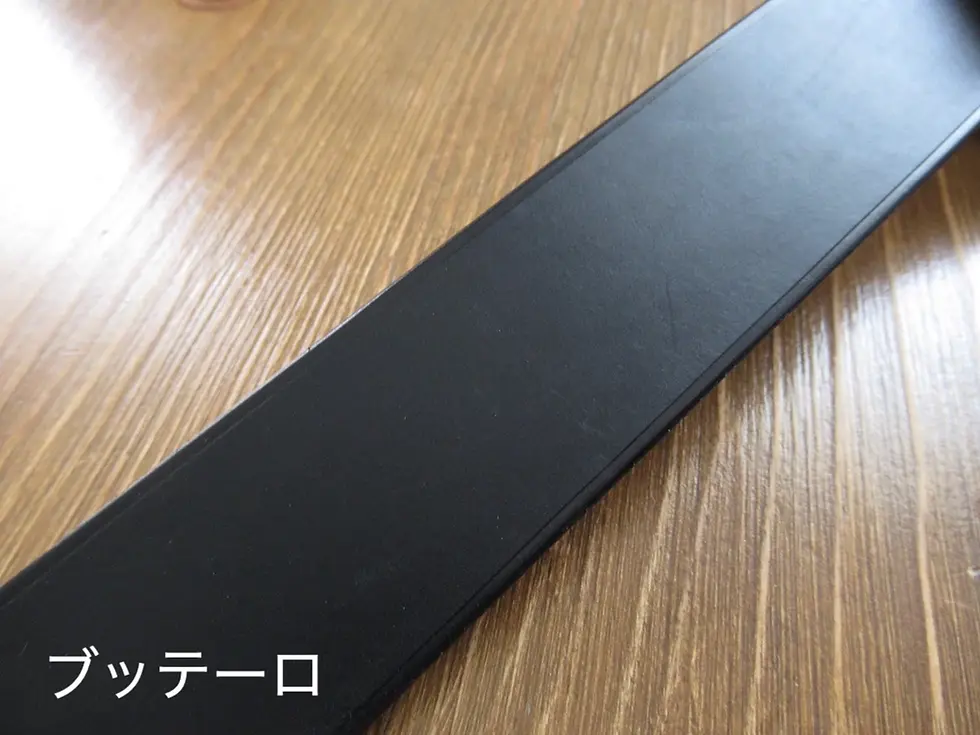 ブッテーロレザーの黒