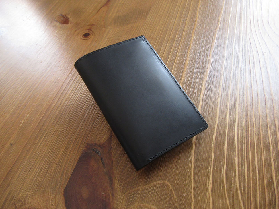 ブッテーロレザー黒の二つ折りミドルウォレット