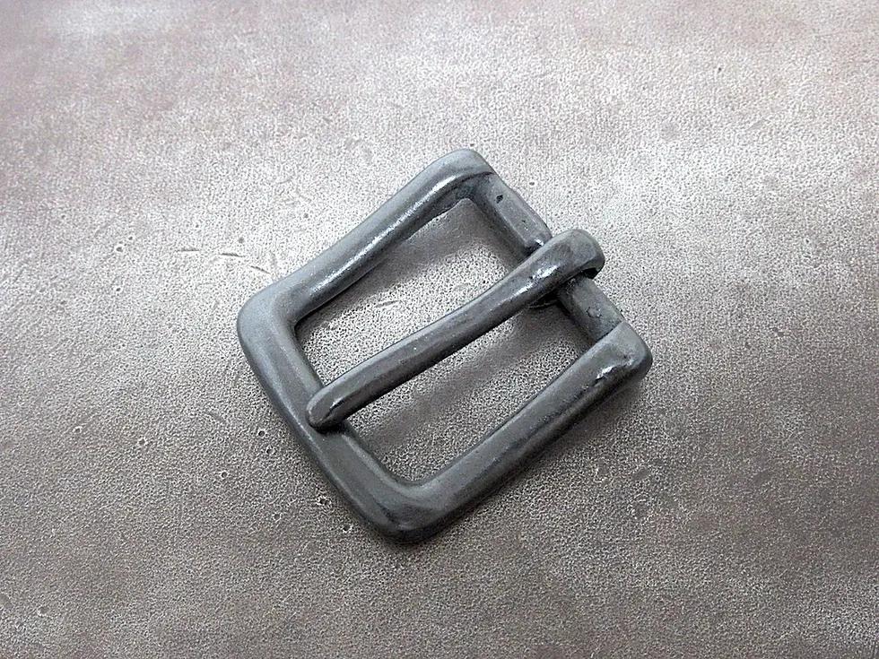 30m/mバックルの艶消しブラックを斜め前から見て