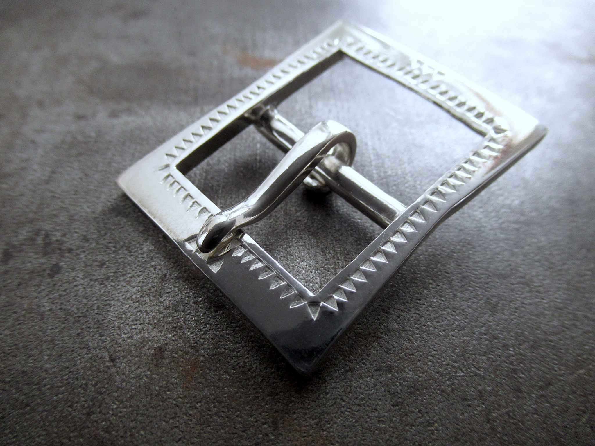 シルバー925カスタムバックルの刻印を拡大
