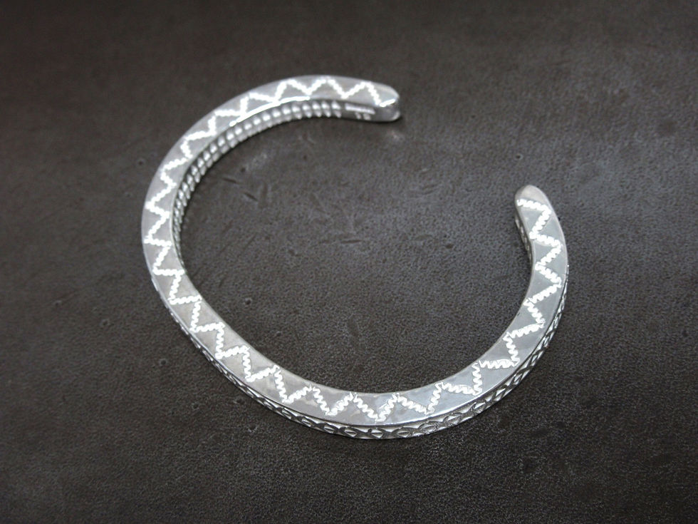 シルバー925 バングル ジオメトリック パラレルラインを寝かせて上から見て