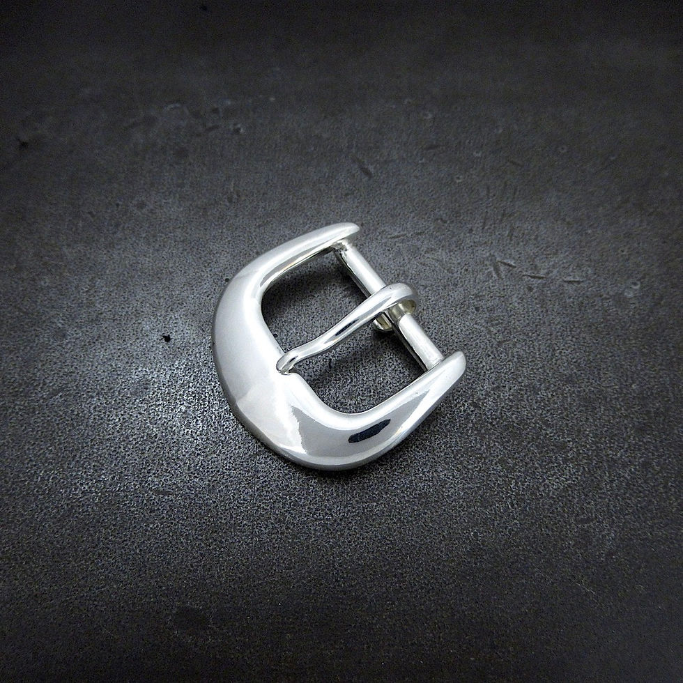 シルバー925 バックル 25mm 3ピースのバックルを右斜め上から見て