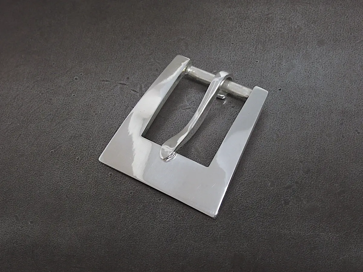 23m/m SV 925バックルベルトを斜め前から見て