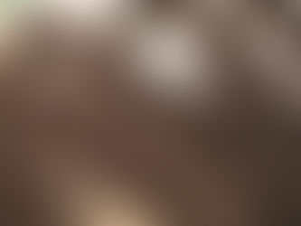 茶色の鹿革紐をたくさん置いて