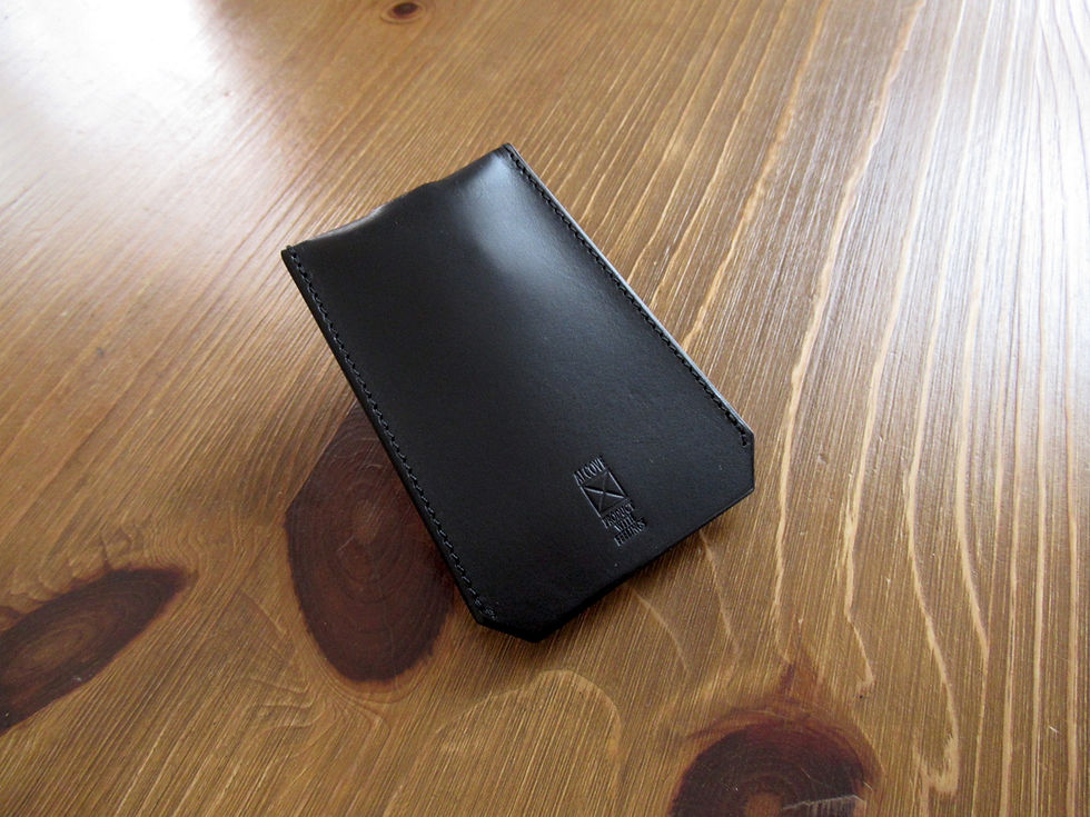 キーホルダークロシェットを卓上に置いて