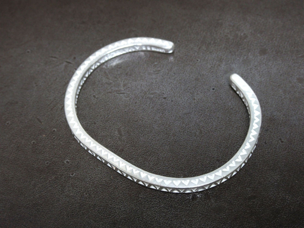シルバー925 バングル ジオメトリック ウェーブクロスを寝かせて見て