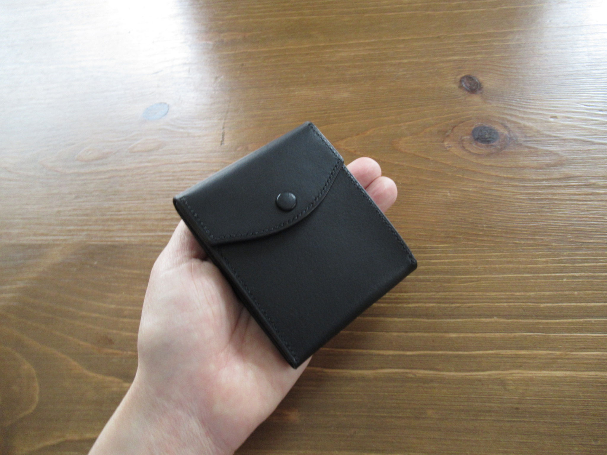 縦型マルチケースの手に持った時のサイズ感