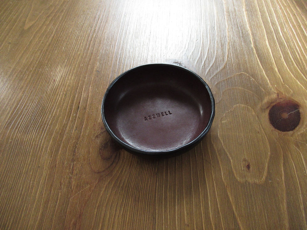 サムネイル： 茶色の革皿