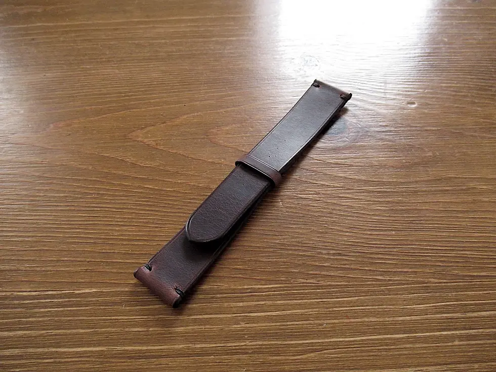 サムネイル： ホーウィン クロムエクセル Apple Watch バンドの茶を置いた