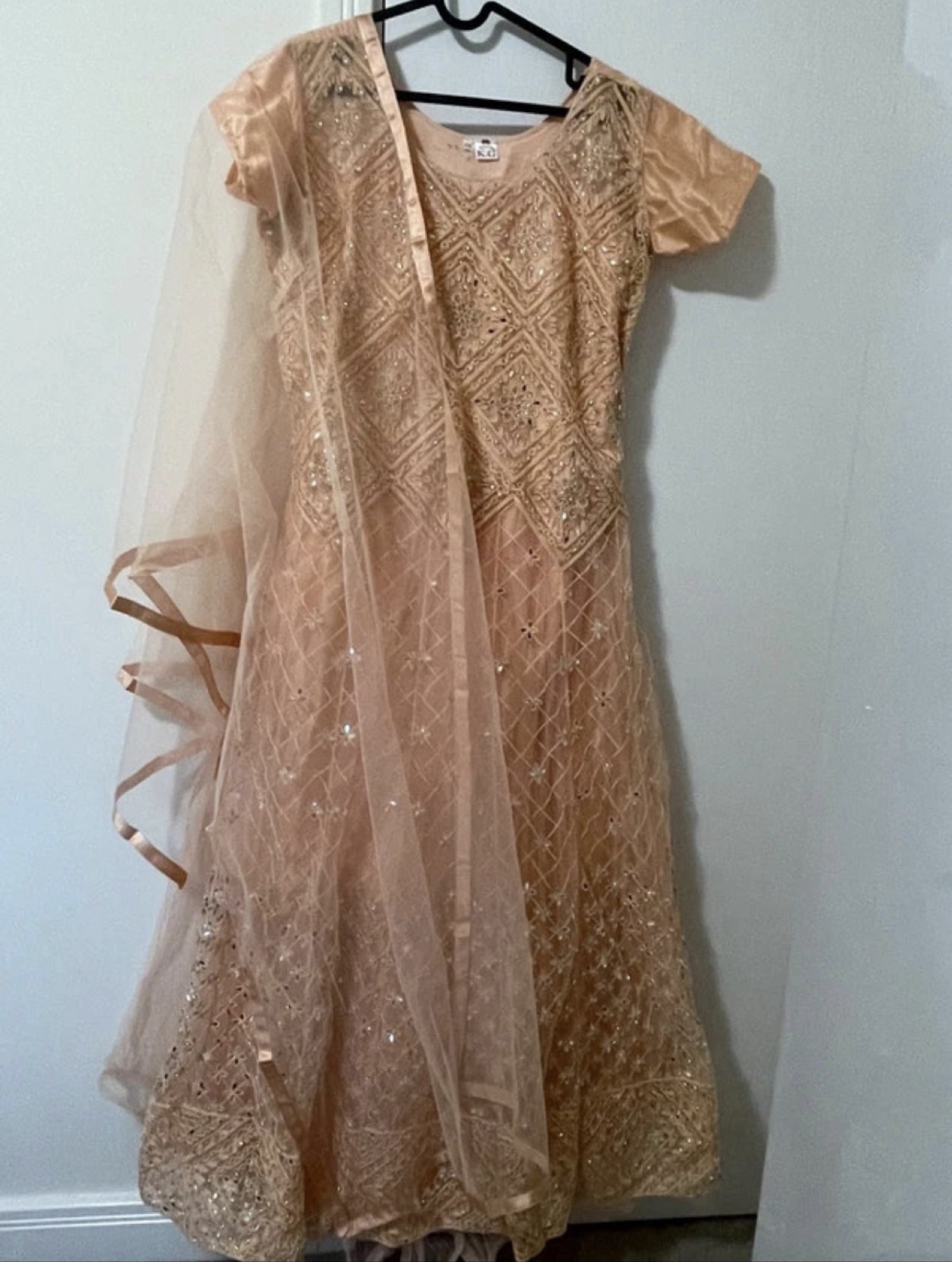 Robe indienne Anarkali brodée avec dupatta