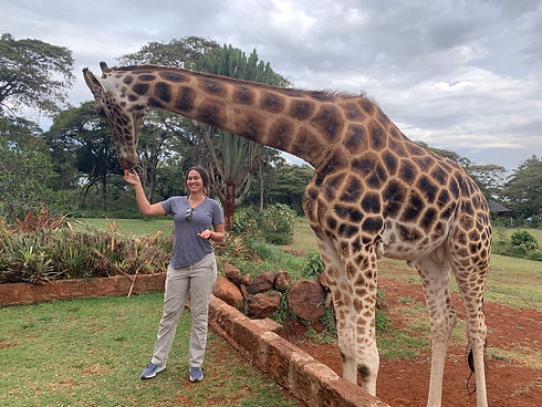 Audie Feeds Giraff.jpeg
