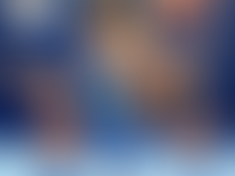 “Niño recibiendo la vacuna de la influenza acompañado de un adulto, imagen que representa la prevención de enfermedades y la protección de la salud infantil durante la temporada invernal.”